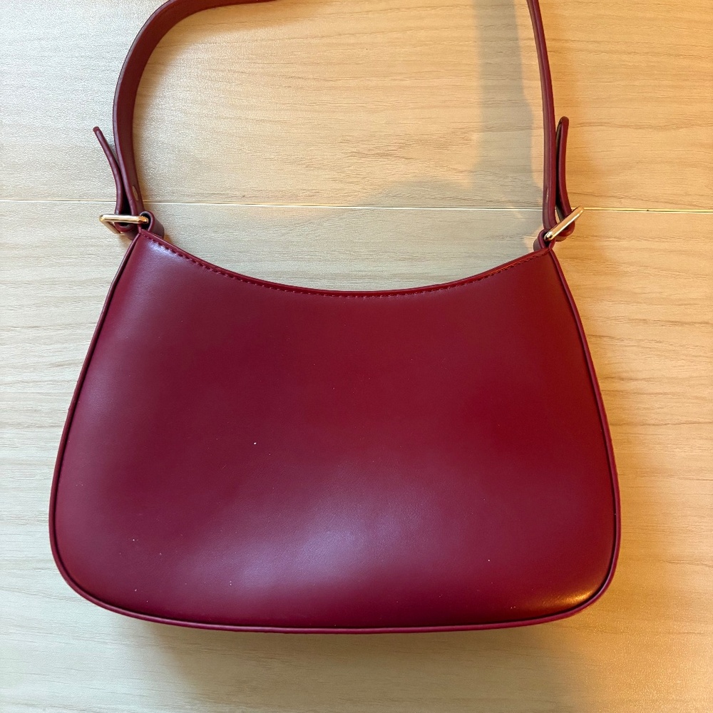 BRAND NEW Vesperea Shoulder Bag Red